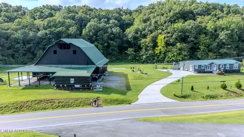 807 Gists Creek Rd, Sevierville, TN 37876