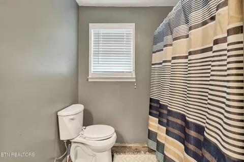 Bath - 431 S Harmon Dr, Dunlap, TN 37327 photo 2 of 3