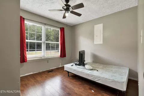 Bedroom - 431 S Harmon Dr, Dunlap, TN 37327 photo 2 of 4