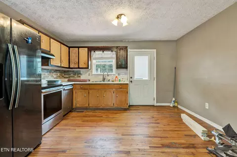 Kitchen - 431 S Harmon Dr, Dunlap, TN 37327 photo 2 of 2