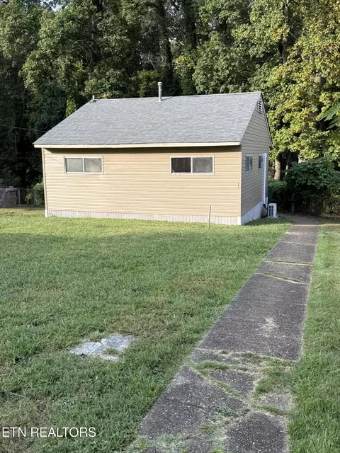 211 Wadsworth Pl, Oak Ridge, TN 37830