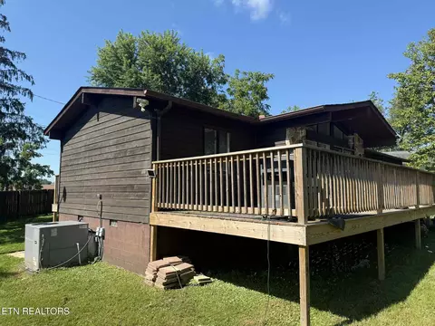 Exterior - 135 Duncan Ln, Oneida, TN 37841 photo 6 of 10