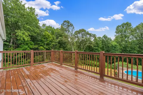 Exterior - 9906 Heiskell Rd, Heiskell, TN 37754 photo 5 of 13