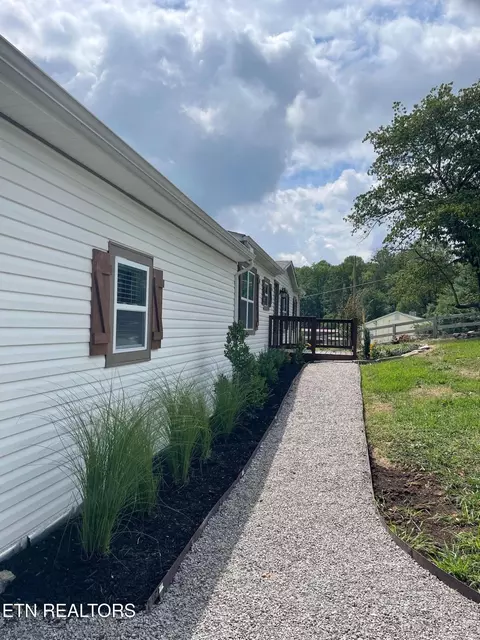 Exterior - 9906 Heiskell Rd, Heiskell, TN 37754 photo 3 of 13