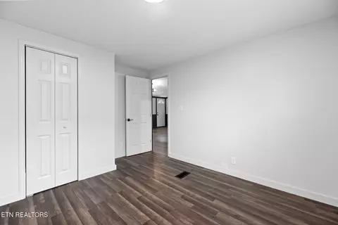 Bedroom - 9906 Heiskell Rd, Heiskell, TN 37754 photo 5 of 5