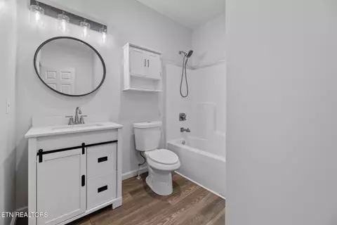 Bath - 9906 Heiskell Rd, Heiskell, TN 37754 photo 4 of 4