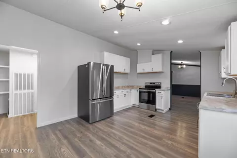 Kitchen - 9906 Heiskell Rd, Heiskell, TN 37754 photo 1 of 2