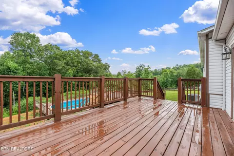 Exterior - 9906 Heiskell Rd, Heiskell, TN 37754 photo 4 of 13