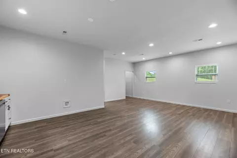 Living - 9906 Heiskell Rd, Heiskell, TN 37754 photo 5 of 5