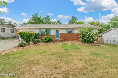 3523 Brookfield Ln, Maryville, TN 37803