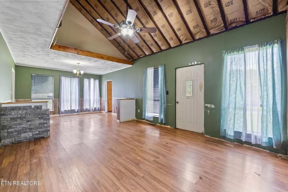 Living - 266 Dogwood Rd, Rockwood, TN 37854 photo 5 of 5