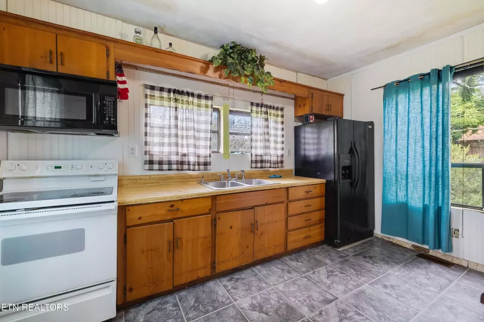 Kitchen - 266 Dogwood Rd, Rockwood, TN 37854 photo 1 of 3