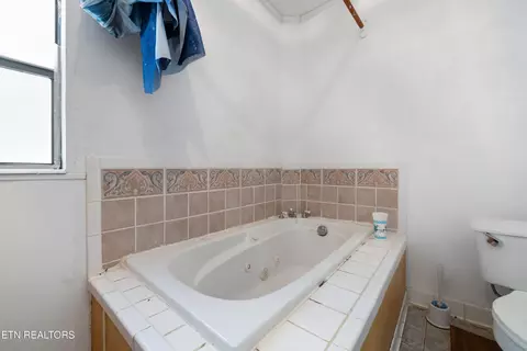 Bath - 266 Dogwood Rd, Rockwood, TN 37854 photo 1 of 4