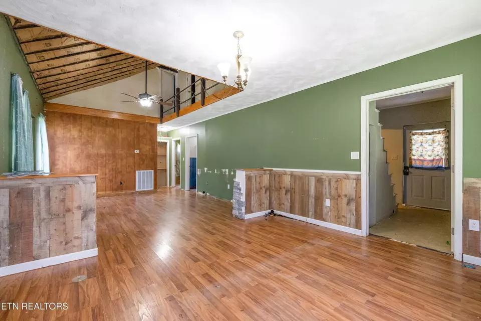 Living - 266 Dogwood Rd, Rockwood, TN 37854 photo 4 of 5