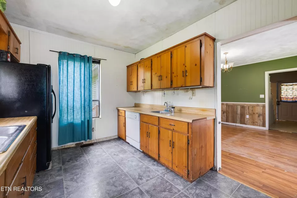 Kitchen - 266 Dogwood Rd, Rockwood, TN 37854 photo 3 of 3