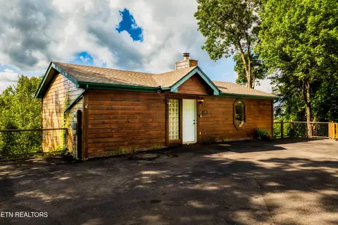 2226 St Moritz Ct, Gatlinburg, TN 37738