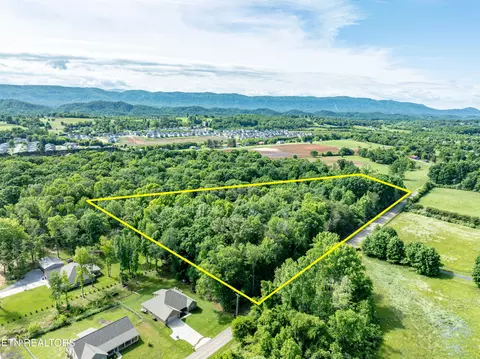 2738 Carpenters Grade Rd, Maryville, TN 37803