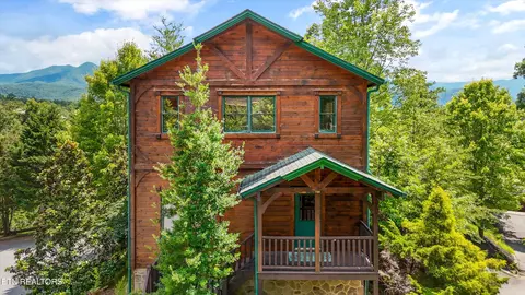 745 Mountain Stream Way, Gatlinburg, TN 37738