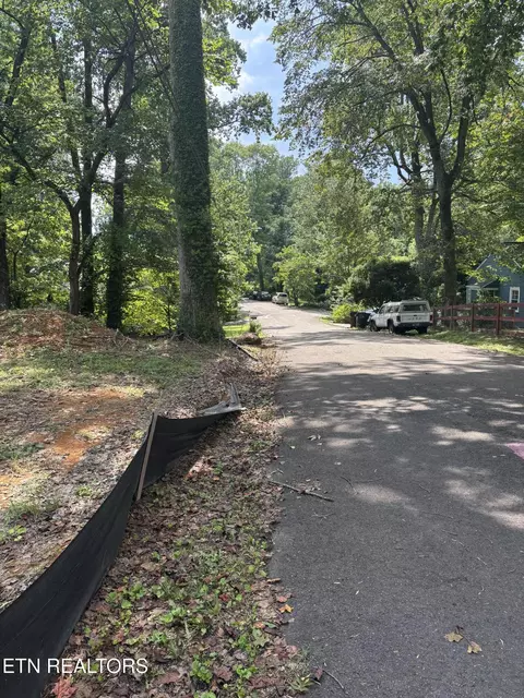 204 Mayflower Dr, Knoxville, TN 37920