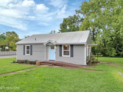 4720 Green Meadow Ln, Knoxville, TN 37917