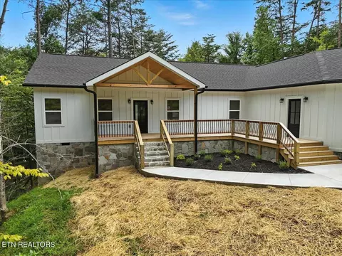 177 Cove Springs Drive Dr, Dandridge, TN 37725