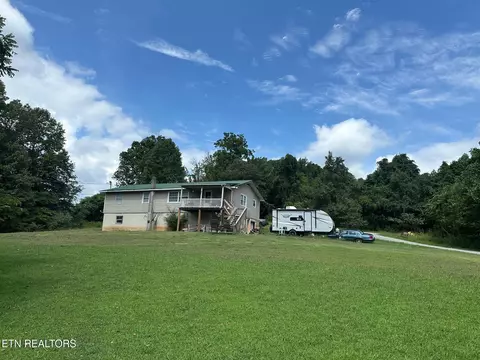 233 Watkins Ln, Jacksboro, TN 37757