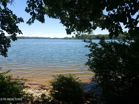 422 W Mountain Dr, Rockwood, TN 37854