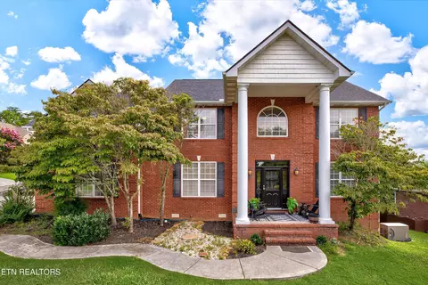 8406 Harbor Cove Dr, Knoxville, TN 37938