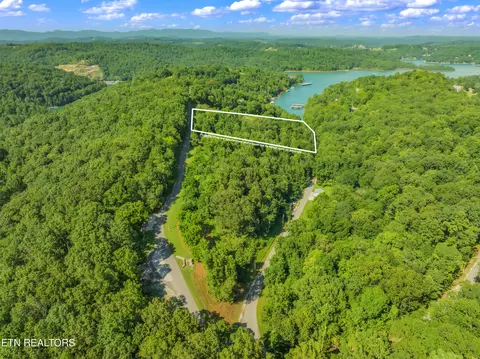 6 Shanghai Landing Ln, La Follette, TN 37766