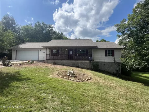 1714 Country Meadows Dr, Sevierville, TN 37862