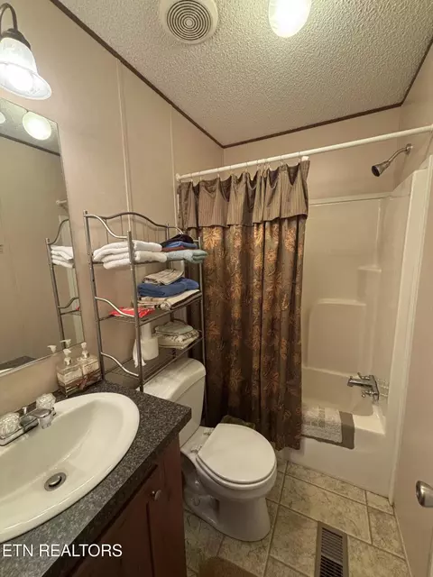 Bath - 670 Apple Valley Rd, Sevierville, TN 37862 photo 1 of 1