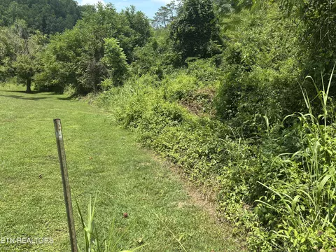 Exterior - 670 Apple Valley Rd, Sevierville, TN 37862 photo 10 of 15