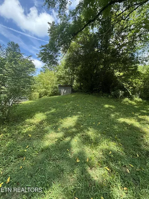 Exterior - 670 Apple Valley Rd, Sevierville, TN 37862 photo 7 of 15