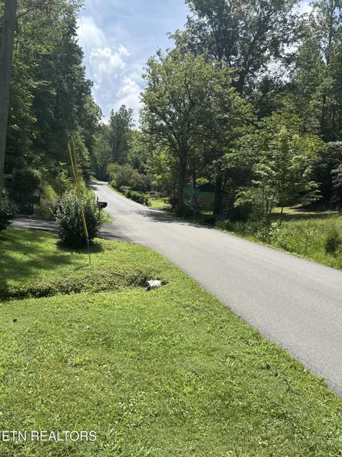 Exterior - 670 Apple Valley Rd, Sevierville, TN 37862 photo 6 of 15