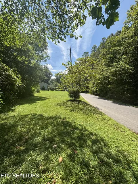 Exterior - 670 Apple Valley Rd, Sevierville, TN 37862 photo 14 of 15