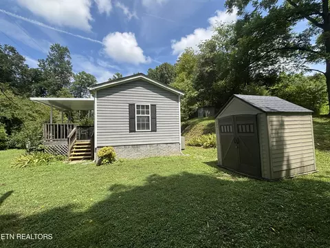 Exterior - 670 Apple Valley Rd, Sevierville, TN 37862 photo 3 of 15