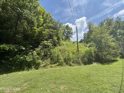 Exterior - 670 Apple Valley Rd, Sevierville, TN 37862 photo 13 of 15