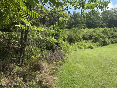 Exterior - 670 Apple Valley Rd, Sevierville, TN 37862 photo 9 of 15