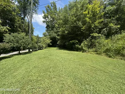 Exterior - 670 Apple Valley Rd, Sevierville, TN 37862 photo 12 of 15