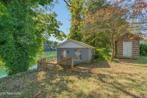 Exterior - 407 Eagle Bend Ln, Clinton, TN 37716 photo 7 of 9