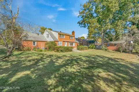 Exterior - 407 Eagle Bend Ln, Clinton, TN 37716 photo 5 of 9