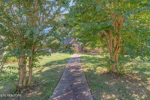 Exterior - 407 Eagle Bend Ln, Clinton, TN 37716 photo 9 of 9