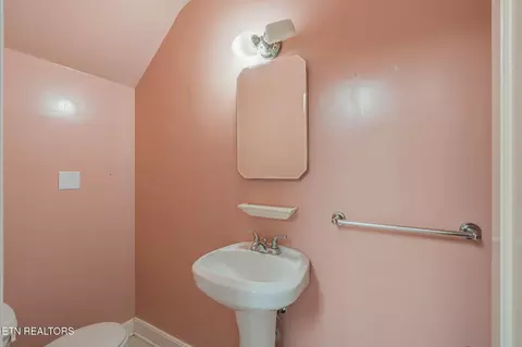 Bath - 407 Eagle Bend Ln, Clinton, TN 37716 photo 6 of 6