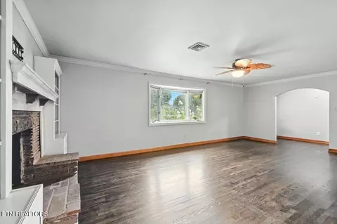 Living - 308 Irwin Dr, Powell, TN 37849 photo 3 of 7