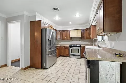 Kitchen - 308 Irwin Dr, Powell, TN 37849 photo 1 of 4