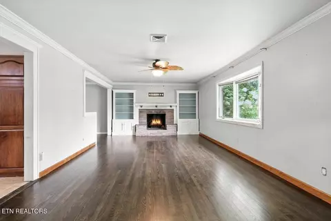 Living - 308 Irwin Dr, Powell, TN 37849 photo 1 of 7