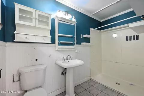 Bath - 308 Irwin Dr, Powell, TN 37849 photo 1 of 2