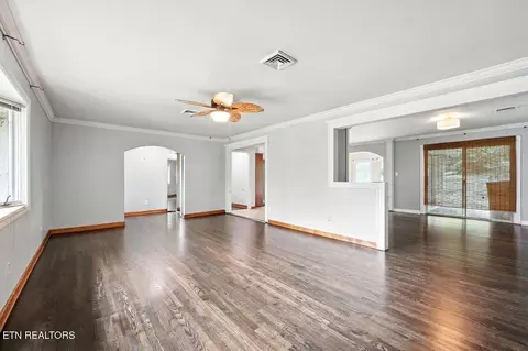 Living - 308 Irwin Dr, Powell, TN 37849 photo 4 of 7