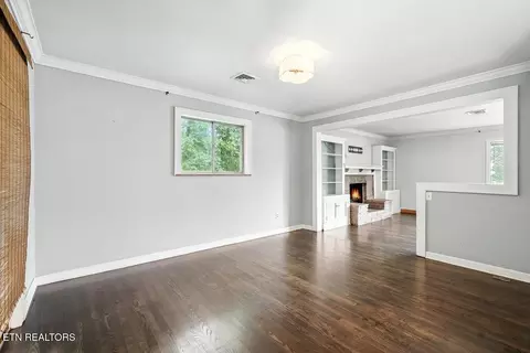 Living - 308 Irwin Dr, Powell, TN 37849 photo 6 of 7