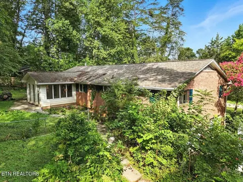 Exterior - 308 Irwin Dr, Powell, TN 37849 photo 2 of 6